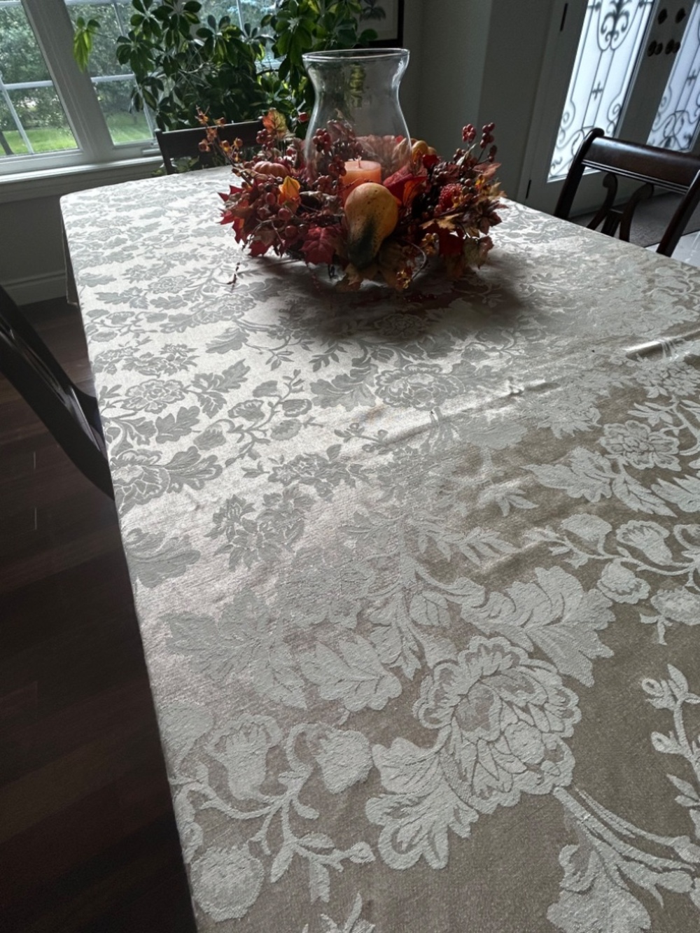 Beautiful Floral Tablecloth - 90" x 58"